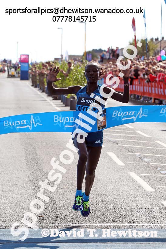 Mary Keitany wins the womens 2014 BUPA Great North Run. Photo: David T. Hewitson/Sports for All Pics